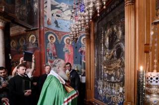 Patriarhul Rusiei se închină la Icoana făcătoare de minuni "Portăriţa" de la Iviron - Sfântul Munte