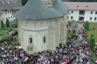 "Maica Domnului a trăit în rugăciune, smerenie şi ascultare"