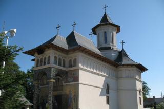 Slujbă arhierească în Biserica „Sf. Cuvioasă Parascheva“ din Rădăuţi