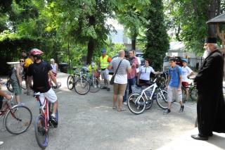 Pelerinaj pe bicicletă la mănăstirile Vlădiceni şi Bucium