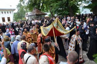 Moaştele Sfântului Cuvios Iosif, aşezate spre închinare la Mănăstirea Văratec