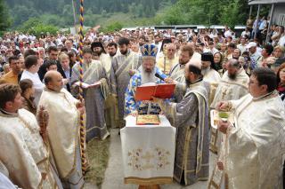 Biserica parohiei Cuiejdiu-Gârcina, resfințită de IPS Mitropolit Teofan