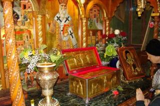 Moaştele Sfântului Nectarie în Arhiepiscopia Romanului şi Bacăului