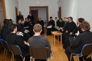 Pr. Vasile Gavrilă și pr. Constantin Coman, prezenți la atelierul de formare de la Miclăușeni