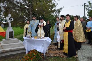 Sfințire de casă parohială și de troiță, la Călugărenii Vechi