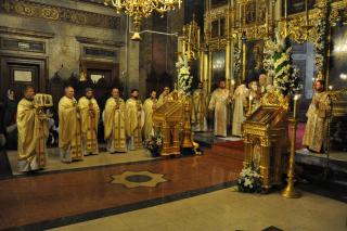 Liturghie în catedrala Sfintei Parascheva din Iaşi