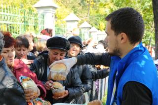 Tinerii ortodocși se implică în organizarea hramului