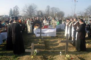 Parastas pentru morții nimănui din Cimitirul Șerbănești