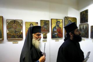 Sute de icoane inestimabile furate, restituite Bisericii Ciprului