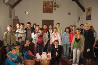 Daruri pentru nevoiaşii din două parohii ieşene
