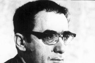 Cărți cu autografele unor scriitori români celebri, expuse la Muzeul de Istorie din Vâlcea