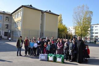 Daruri pentru nevoiaşi din partea parohiei "Sfântul Lazăr"