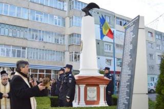 Placă comemorativă, binecuvântată la Moinești
