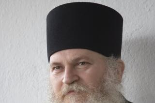 Instanța l-a amendat pe jurnalistul care l-a calomniat pe Părintele Efrem de la Vatoped