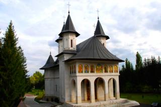 Trunchiul copacului - Biserica