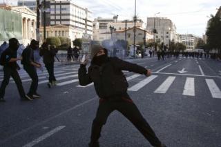 MAE recomandă cetățenilor români să evite prezența la manifestațiile din Ucraina