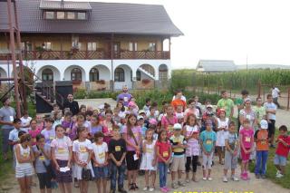 Proiectul misionar „Tabăra din pridvorul satului” pentru copiii săraci
