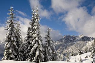 Salvamontiștii vâlceni le recomandă turiștilor să evite traseele montane în această perioadă