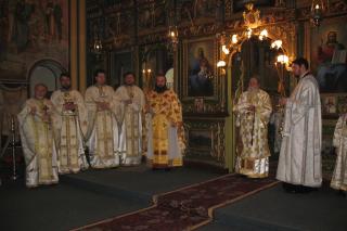 Slujbă arhierească la Catedrala "Pogorârea Sfântului Duh" din Rădăuţi