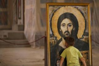 Esenţa rugăciunii este să te simţi la picioarele Domnului agăţat de poala Lui
