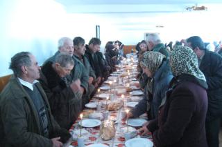 Masă de Paşti pentru pacienţii de la Bârnova