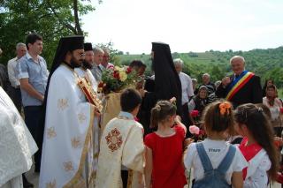 Slujire arhierească la Mănăstirea Dobreşti