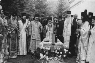 Moaştele Sfântului Iustin Popovici vor fi exhumate şi expuse spre închinare