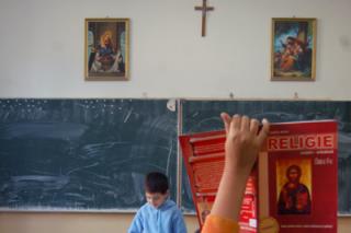 Statul şi şcoala s-au separat de Biserică, încălcând Drepturile Omului