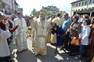 Sfinţirea altarului bisericii Parohiei Sascut-Târg