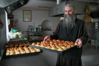 Orice muncă însoţită de rugăciune are un har special…