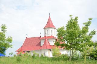 IPS Părinte Mitropolit Teofan a sfinţit Biserica „Sfinţii Împăraţi Constantin şi Elena“ din Frenciugi