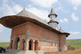 Hram la Calapodeşti în Duminica Sfinţilor Români