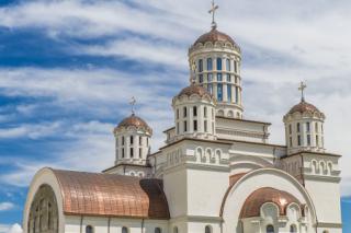 Slujire arhierească în catedrala din Oneşti