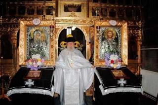 Slava vecerniei – momentul îmbrăcării felonului de către preoți