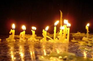 Untdelemnul şi lumânarea sunt ca ardere de tot, iar dumnezeiasca şi cea fără de sânge Jertfă este curăţire