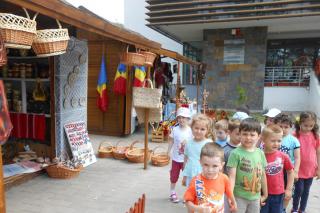 Proiectul „Muguri de tradiţii“ la Suceava