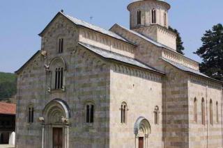 Zid de protecţie în jurul Mănăstirii Decani-Kosovo împotriva extremiştilor albanezi