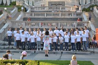 Cantus Mundi, în grădina complexului Palas din Iași