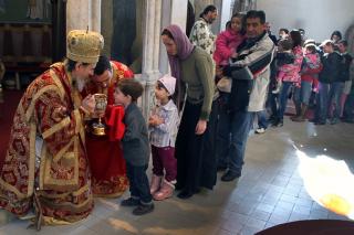 Atunci când te împărtăşeşti, Hristos vine la tine, e mic ca tine…