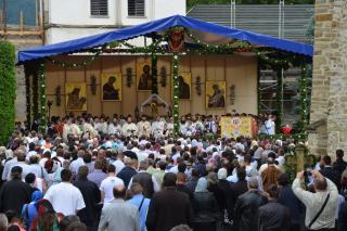 Șase ierarhi, 120 de preoți și mii de credincioși, la cel de-al doilea hram al Putnei