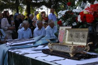 Un fragment din lemnul Sfintei Cruci va fi adus spre închinare în Parohia Poieniţa