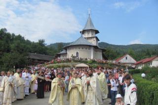 Prezenţă arhierească la hramul Mănăstirii Berzunţi