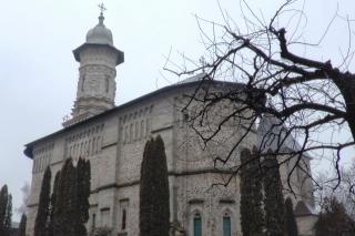 "Dragomirna: ctitori și restauratori"