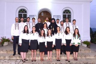 CD conţinând cântările Dumnezeieştii Liturghii, la „Altarul din Poiana liniştii“