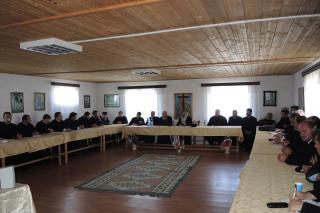 Conferință preoțească prezidată de IPS Teofan, în Protopopiatul Roznov