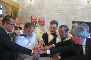 O nouă biserică sfinţită la Oneşti