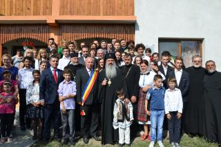 IPS Părinte Teofan, în Parohia Covasna: „Paradoxal, crucea este izvor de bucurie“