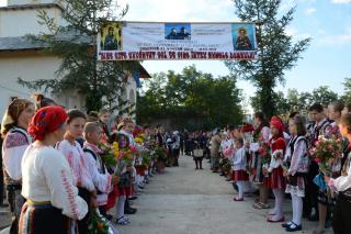 Sfințire de biserică și casă de prăznuire în satul Iazu-Nou