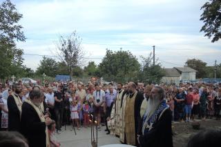 Sfinţire de casă socială şi monument dedicat memoriei eroilor, la Liteni - Hârlău