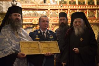 Monahul Paulin Clapon, decorat de Armata Română